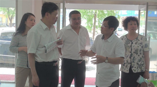 ͼΪ��м��˴�ѧ���ﾲ�佻̸��ҵ����